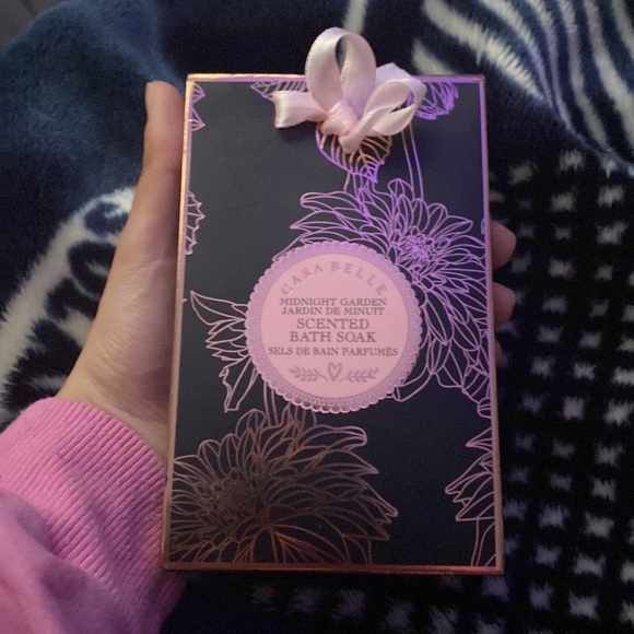 It’s a bath soak/bomb from Sephora, it’s dented, haven’t been used, newly bought - Picture 2 of 2